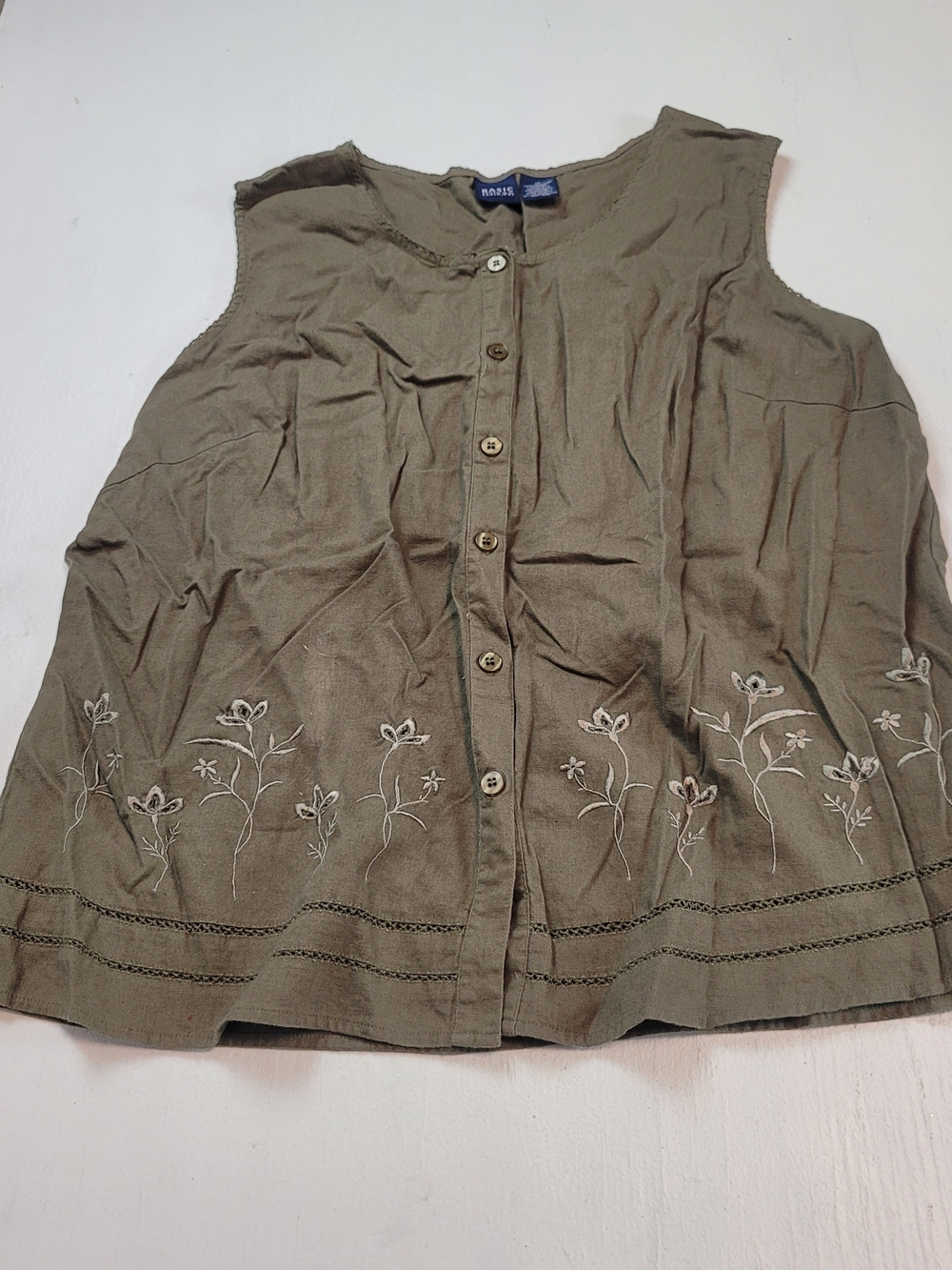 Basic Editions Olive Green Sleeveless Embroidered Button-Front Tank